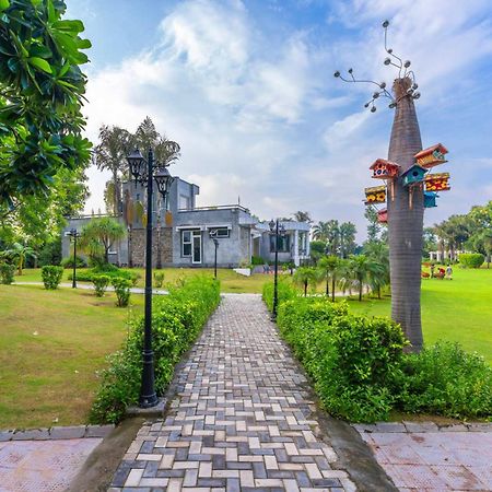 Stayvista At Wandering Vines Indoor Pool 4Bhk Luxury Villa In Delhi Sohna المظهر الخارجي الصورة
