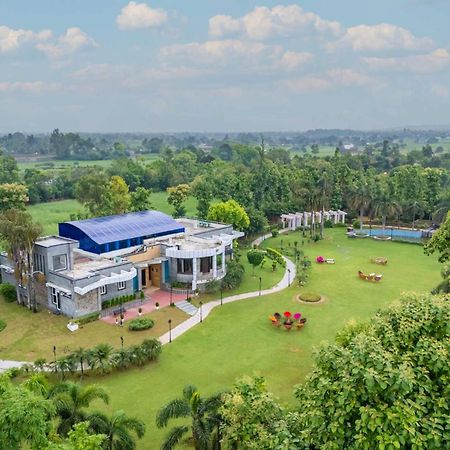 Stayvista At Wandering Vines Indoor Pool 4Bhk Luxury Villa In Delhi Sohna المظهر الخارجي الصورة