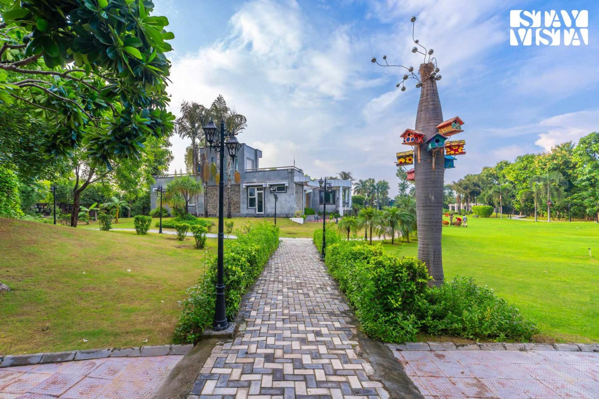 Stayvista At Wandering Vines Indoor Pool 4Bhk Luxury Villa In Delhi Sohna المظهر الخارجي الصورة