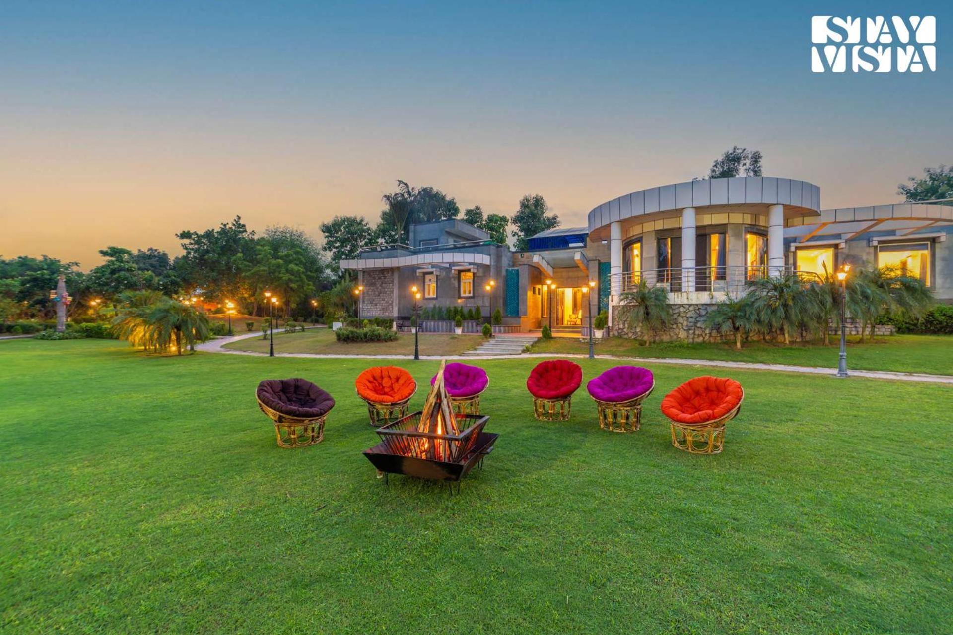 Stayvista At Wandering Vines Indoor Pool 4Bhk Luxury Villa In Delhi Sohna المظهر الخارجي الصورة