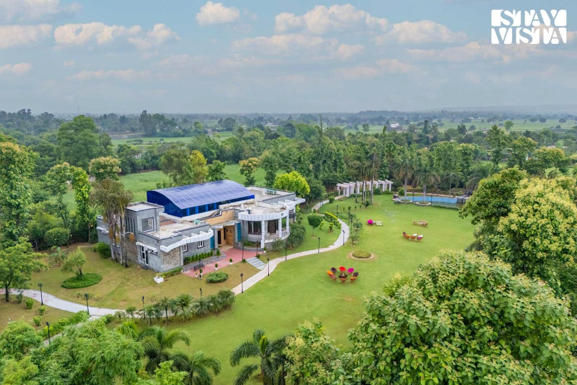 Stayvista At Wandering Vines Indoor Pool 4Bhk Luxury Villa In Delhi Sohna المظهر الخارجي الصورة